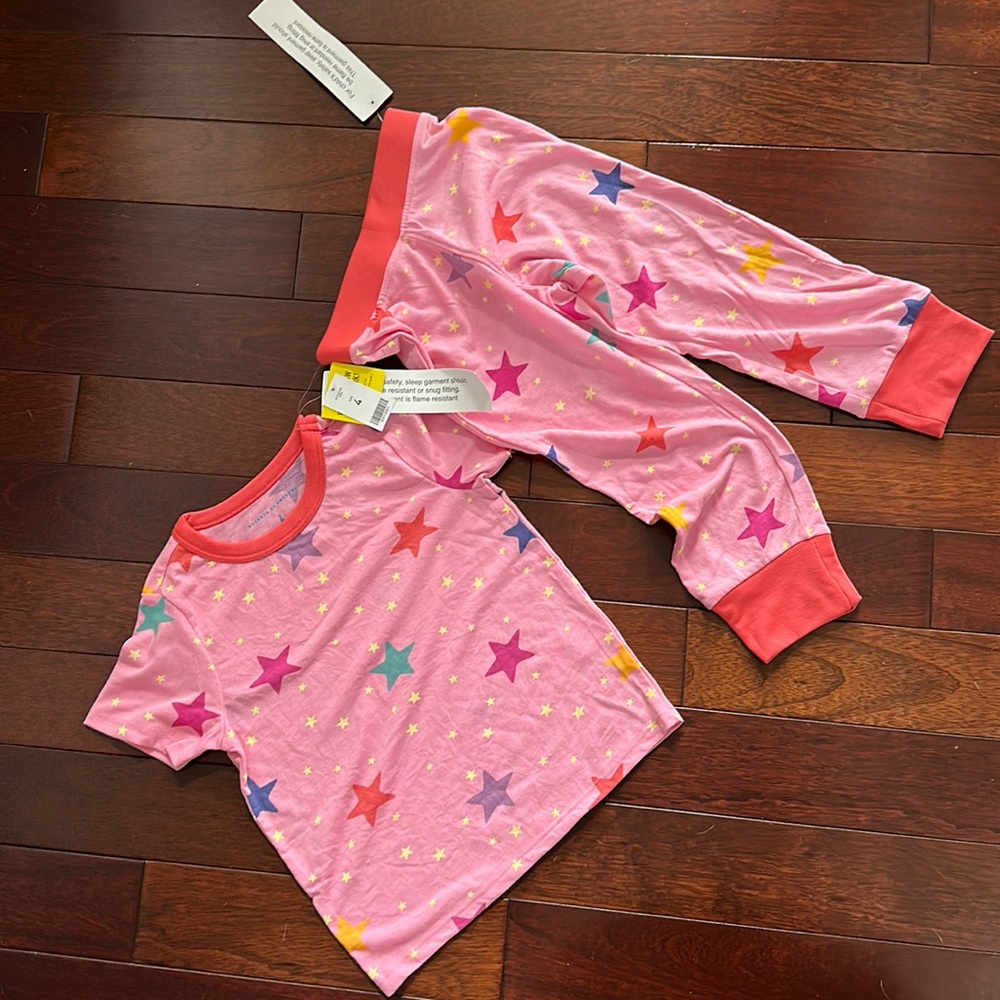 NWT girl pajamas ⭐️ Glow in the dark